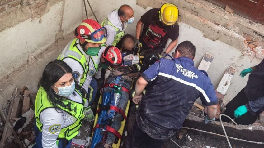 Derrumbe de obra en construcción deja a trabajador atrapado en la colonia Cuauhtémoc