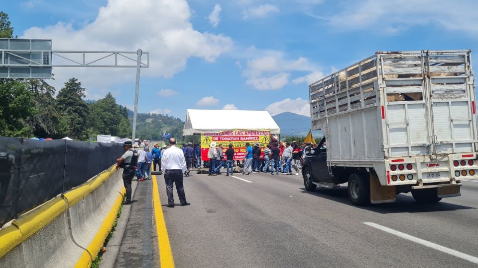 Bloqueo en la México-Puebla suman más de 24 horas