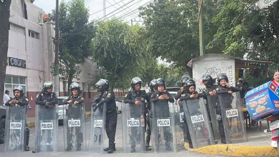 Decenas de agentes de la Secretaría de Seguridad Ciudadana fueron movilizados para calmar la situación.