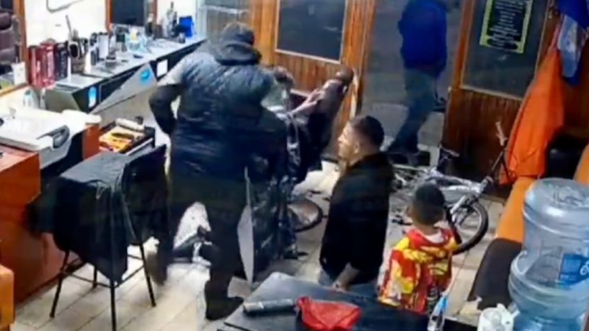 VIDEO:  asaltan barbería en Edomex, en menos de 1 minuto y en presencia de un menor de edad