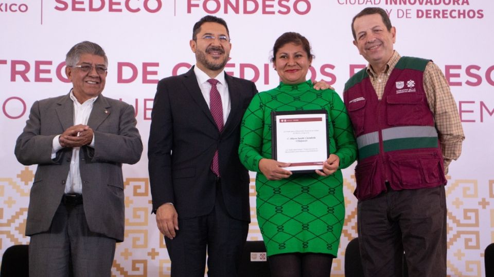 Entrega de créditos de la CDMX