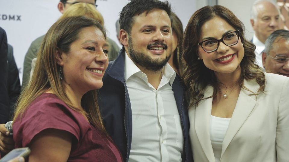 Por consenso se definió, de las y los diputados, que será la compañera Xóchitl Bravo quien coordinará el grupo parlamentario en la tercera legislatura y la diputada Brenda Ruíz será la vicecoordinadora