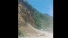 Se desgaja cerro en Tlapa de Comonfort debido a las intensas lluvias