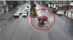 VIDEO: el impactante momento en que un automóvil sale volando al chocar con un bache en Puebla