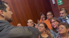 Citlalli Hernández y Ernestina Godoy dialogan con manifestante que irrumpió en la sesión del Senado por Reforma Judicial