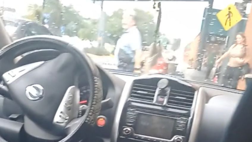 Chofer de Uber interrumpe viaje al ver a su esposa en una cita con otro: VIDEO