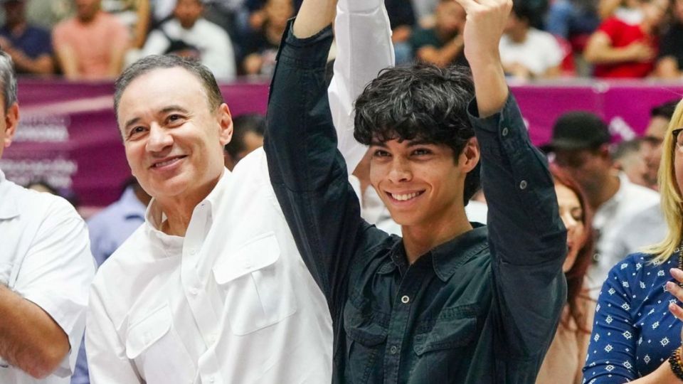 El gobernador de Sonora, Alfonso Durazo, crea el programa de becas más grande para estudiantes en la historia de Sonora.