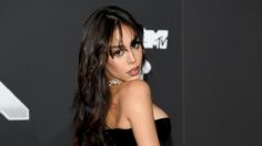 Danna Paola arrasa en los MTV VMAs 2024 con elegante look de látex y transparencias