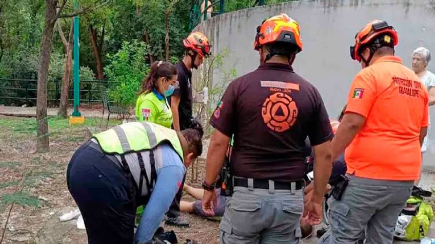 Muere abuelito mientras paseaba con su nieto en parque de Nuevo León