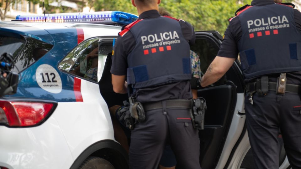 El presunto agresor fue trasladado a un centro de reclusión juvenil en Cataluña.