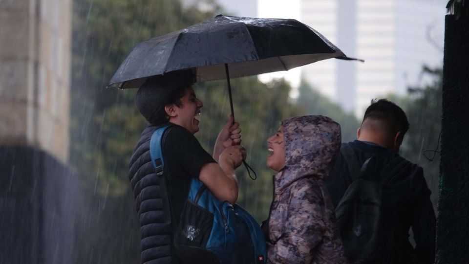 La llegada de las ondas tropicales 22 y 23 dejará fuertes lluvias en amplias regiones del país.