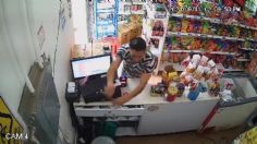 VIDEO: así engañó un sujeto a una empleada de una tienda con comprar producto para robarle su celular