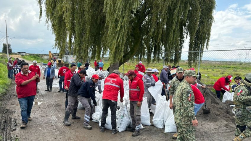 Retiran dos tapones de basura en Río Lerma en el Edomex ante aumento de nivel del agua