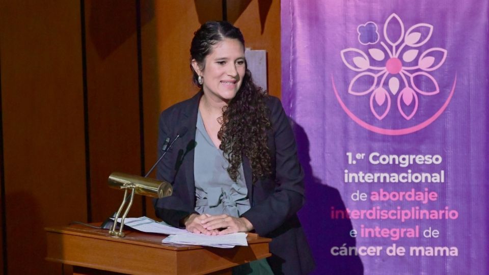 Bertha Alcalde Luján, directora general del ISSSTE, durante la inauguración del 1.er Congreso Internacional de Abordaje Interdisciplinario e Integral de Cáncer de Mama