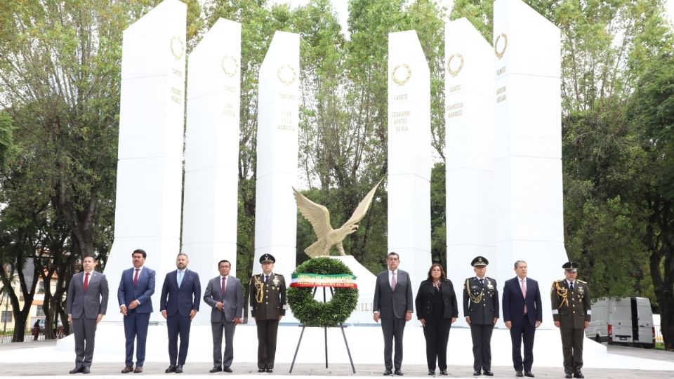 Posteriormente, el mandatario inauguró la Pista Verde “Coronel Raúl Velasco de Santiago” en el Centro Escolar “Niños Héroes de Chapultepec”