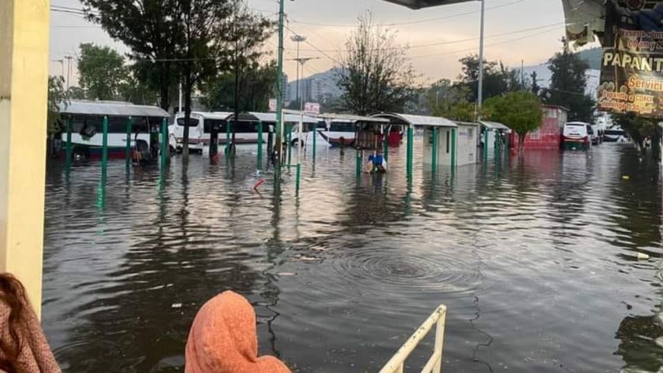 Reportan encharcamiento en paradero de Indios Verdes