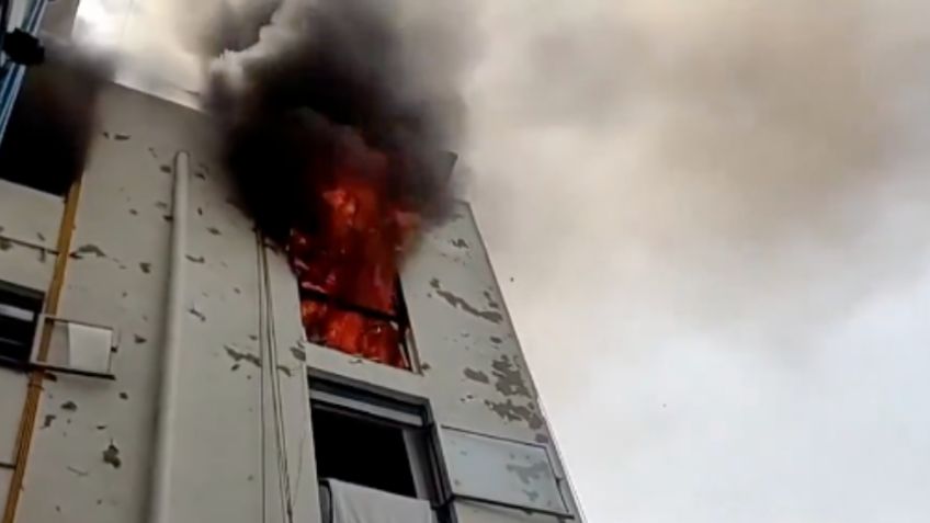 Fuerte incendio consume departamento de col. Alamos, evacuan a 20 personas