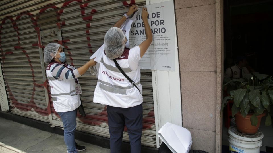 Los verificadores realizaron inspecciones en locales y puestos que ofrecen comida.