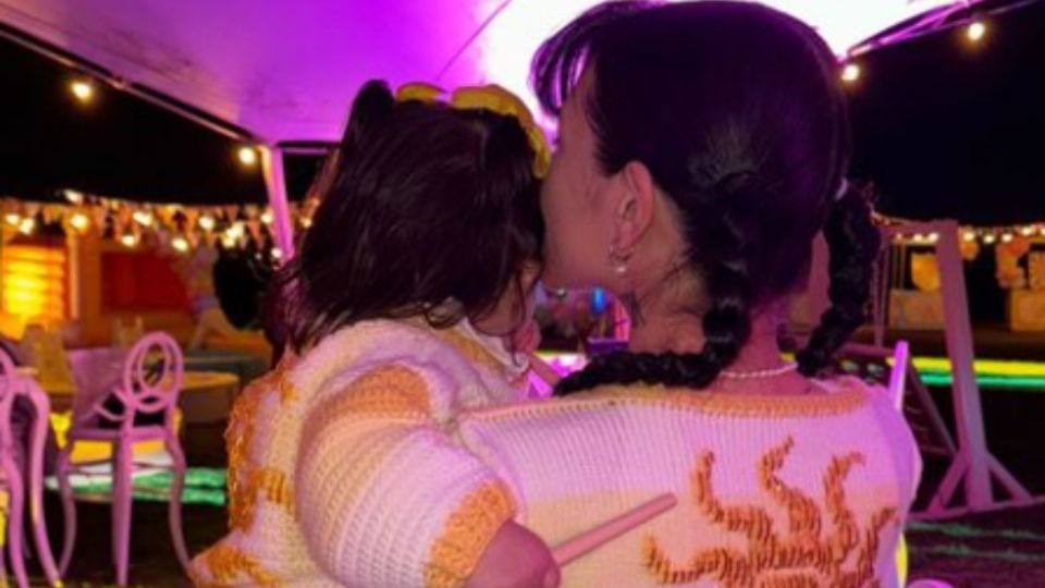 Cazzu compartió una foto nunca antes vista de su pequeña hija