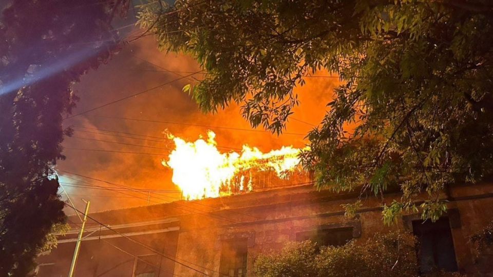 Servicios de Emergencia atienden incendio de bodega Vidal Alcocer y República de Costa Rica