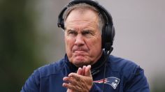 El legendario entrenador Bill Belichick podría regresar a la NFL en el 2025 