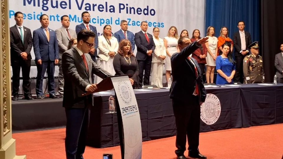 Miguel Varela durante su toma de protesta