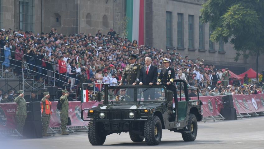 AMLO encabeza último Desfile Militar por los 214 años de la Independencia de México