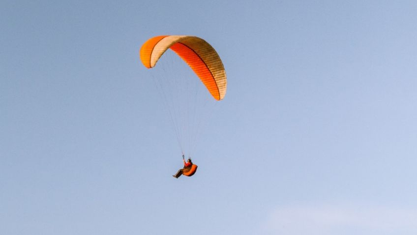 IMÁGENES FUERTES: camarógrafo muere mientras grababa el salto de un famoso paracaidista