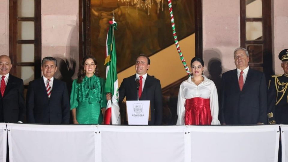 El gobernador de Coahuila, Manolo Jiménez Salinas, encabezó la ceremonia para conmemorar el 214 Aniversario de la Independencia de México