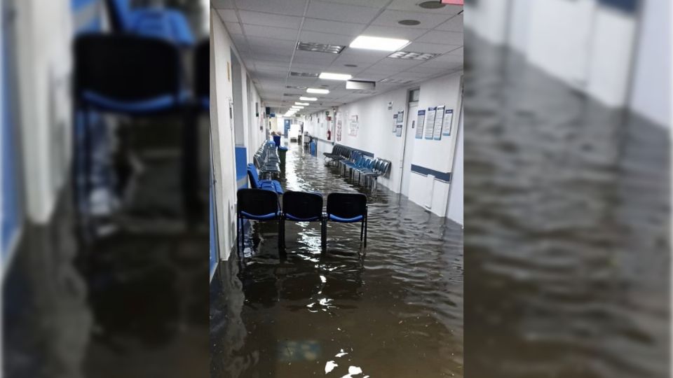 El agua llegó a una altura de 20 centímetros al interior del hospital.