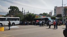 Docentes bloquean calles de Oaxaca: exigen el pago de 14 mil horas laboradas