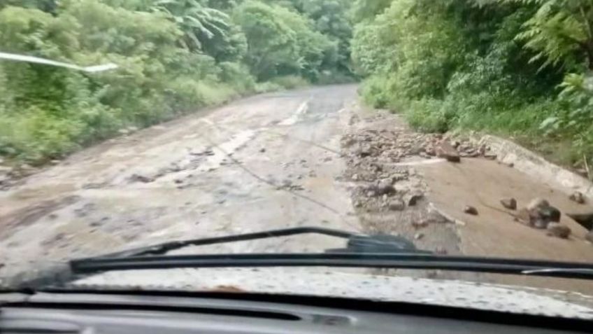 Lluvias causan deslaves en carreteras de Hidalgo; hay 2 localidades incomunicadas