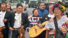 Simpatizantes de AMLO le llevan mariachis en agradecimiento por su gobierno