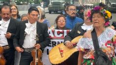 Simpatizantes de AMLO le llevan mariachis en agradecimiento por su gobierno