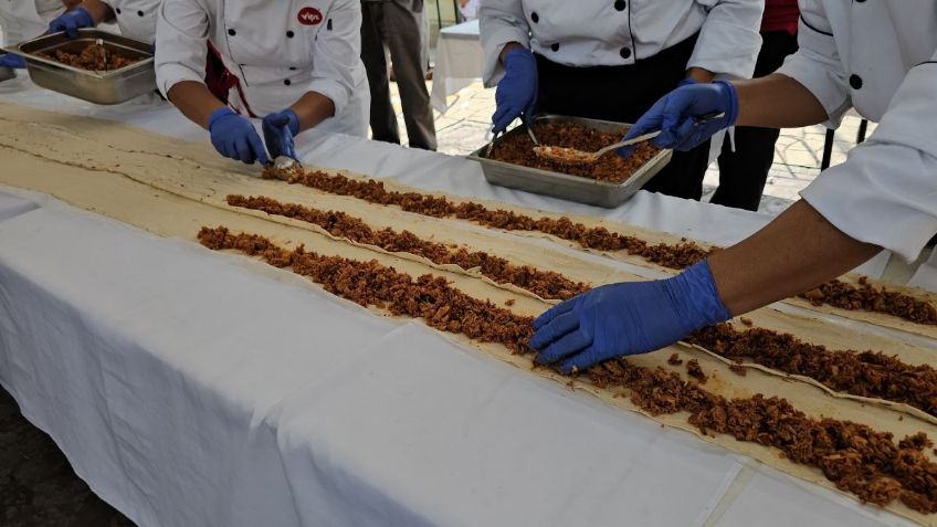 Chiapas rompe récord de elaborar el taco más grande del mundo