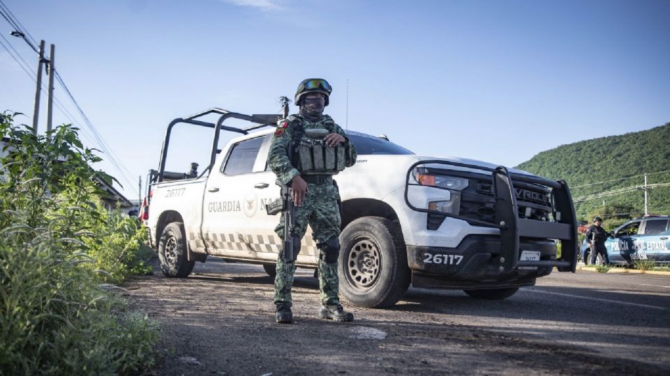 Autoridades estatales y federales han sido desplegadas en distintos puntos de Sinaloa para combatir a los grupos antagónicos.