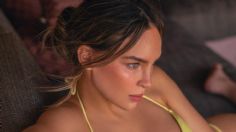 Belinda despide el verano con un traje de baño de dos piezas en color amarrillo pastel: VIDEO