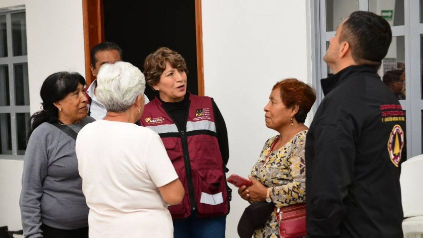 Delfina Gómez recorre albergue temporal en Chalco por inundaciones