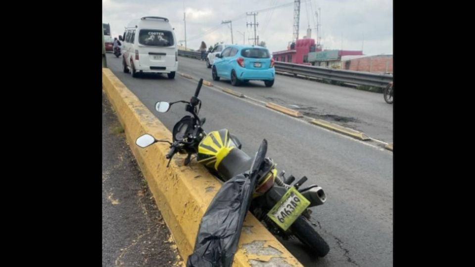 Mexibús arrolla a 2 motociclistas en la avenida 30-30