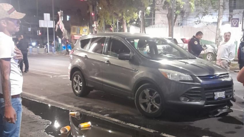 "Están volando piedrazos", familiares de motociclista destrozan camioneta que lo atropelló | VIDEO