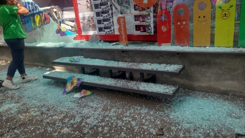 Normalistas vandalizan negocios en Oaxaca, provocan pérdidas económicas en la capital