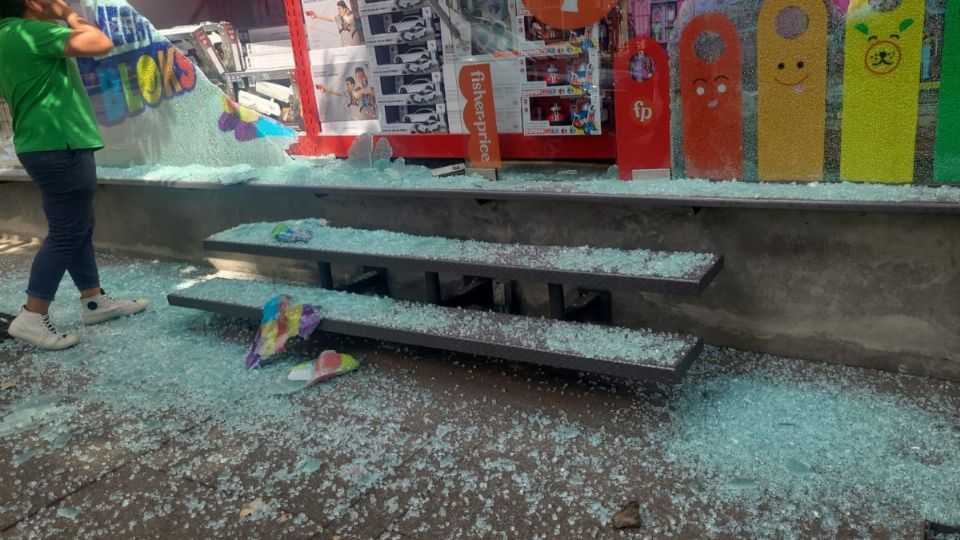 Vandalizan negocios en la capital oaxaqueña