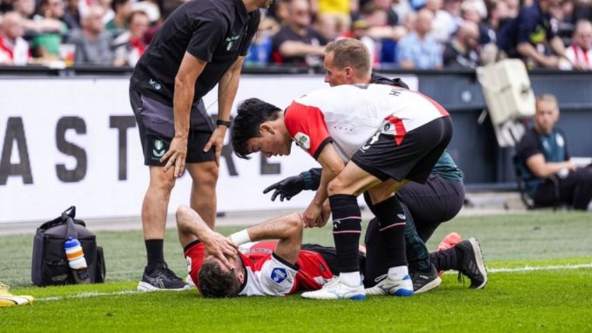 Problemas para el Vasco Aguirre: Santiago Giménez sale lesionado del partido entre el Feyenoord y el NAC Breda