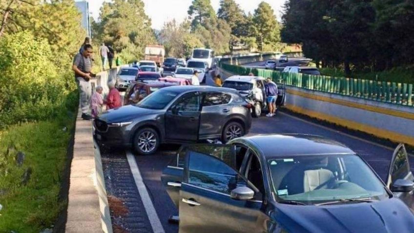 Carambola de 5 autos HOY en autopista México-Cuernavaca deja varios lesionados