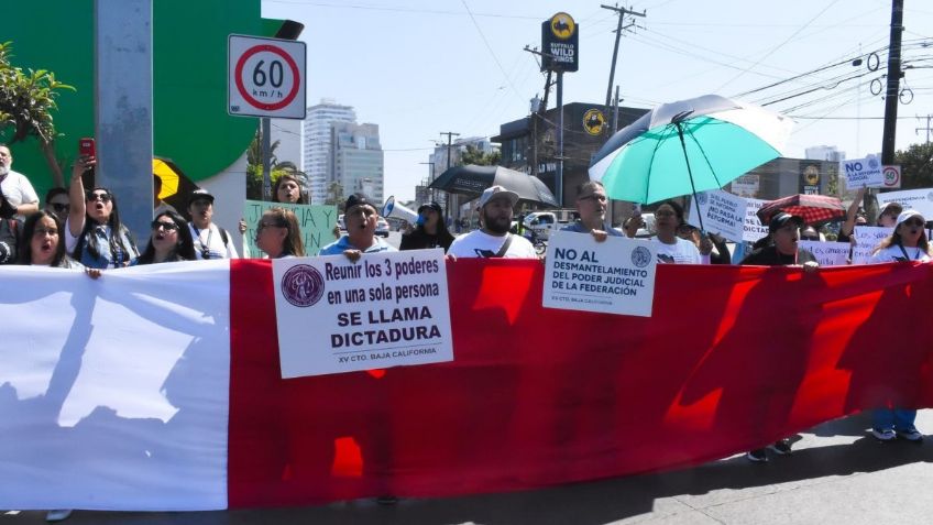 Trabajadores del Poder Judicial bloquean vialidad en Tijuana en protesta por Reforma Judicial