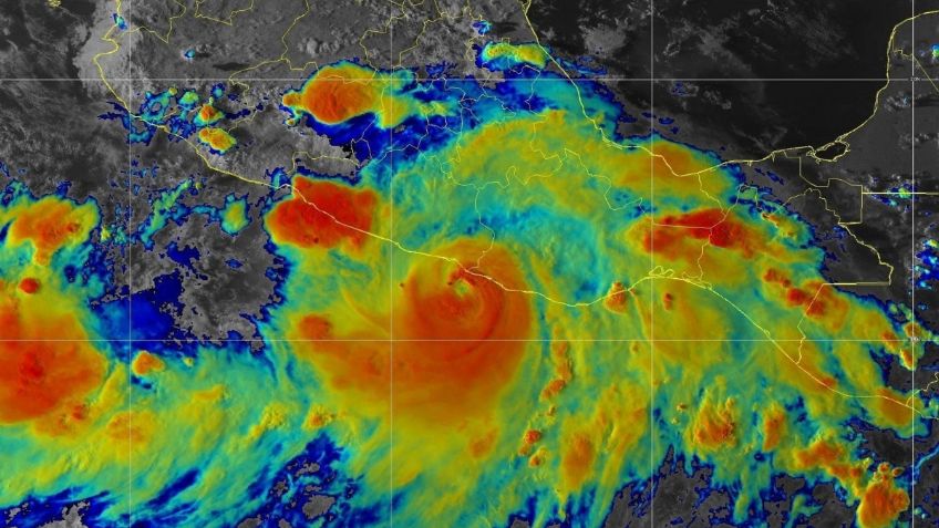 Huracán "John" evoluciona a categoría 3 y tocará tierra en Oaxaca antes de las 12 de la noche