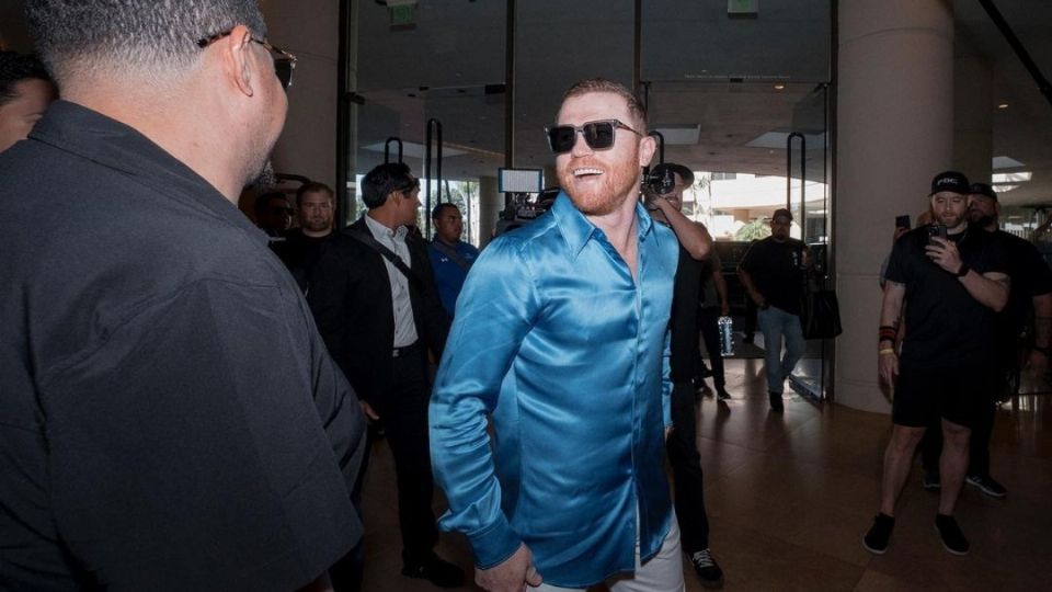 Canelo Álvarez estuvo junto a Luis R. Conriquez y muchos amigos disfrutando de una fiesta en Guadalajara