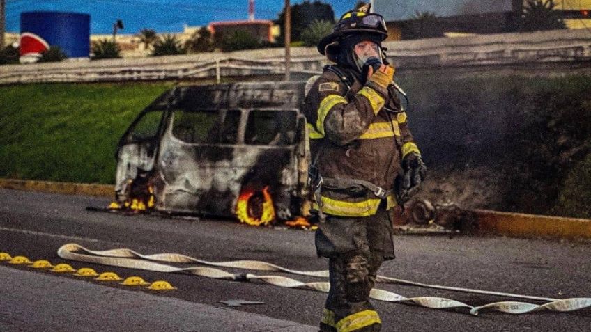 Incendian camioneta de transporte en la México Querétaro, hay una persona con quemaduras leves