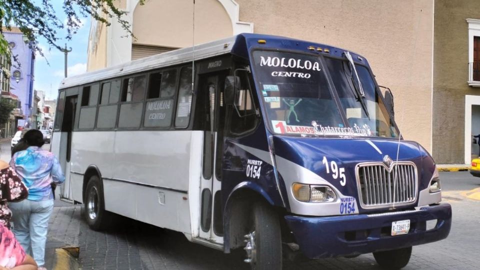 El transporte público está regulado en el Artículos 35 y el 36 del Reglamento de Tránsito y Movilidad de Tepic