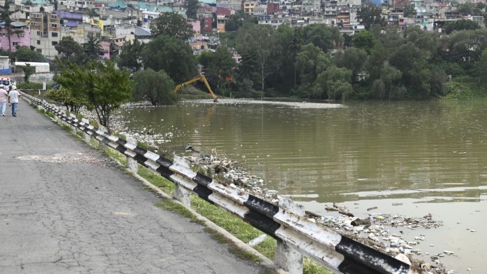 Acumulación de basura que incrementa el nivel del agua